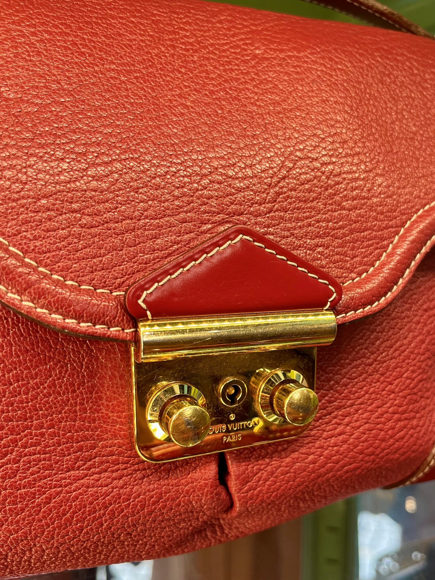 Bolsa Louis Vuitton Suhali L’Essentiel